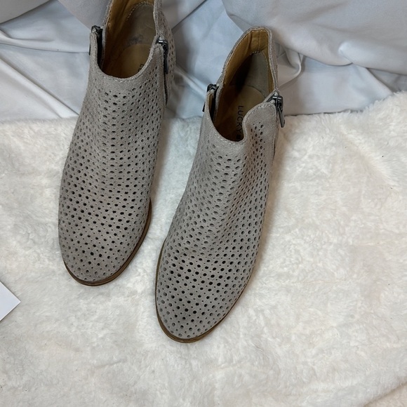Lucky Brand perforated tan sued boot used size 8 - Picture 2 of 7